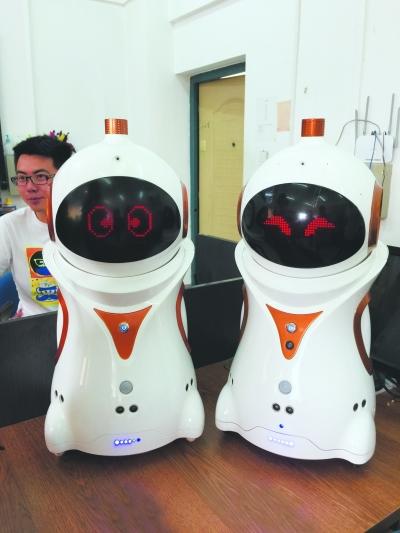 山东大学科学家研发的名为"大智"的家庭智能陪护机器人.